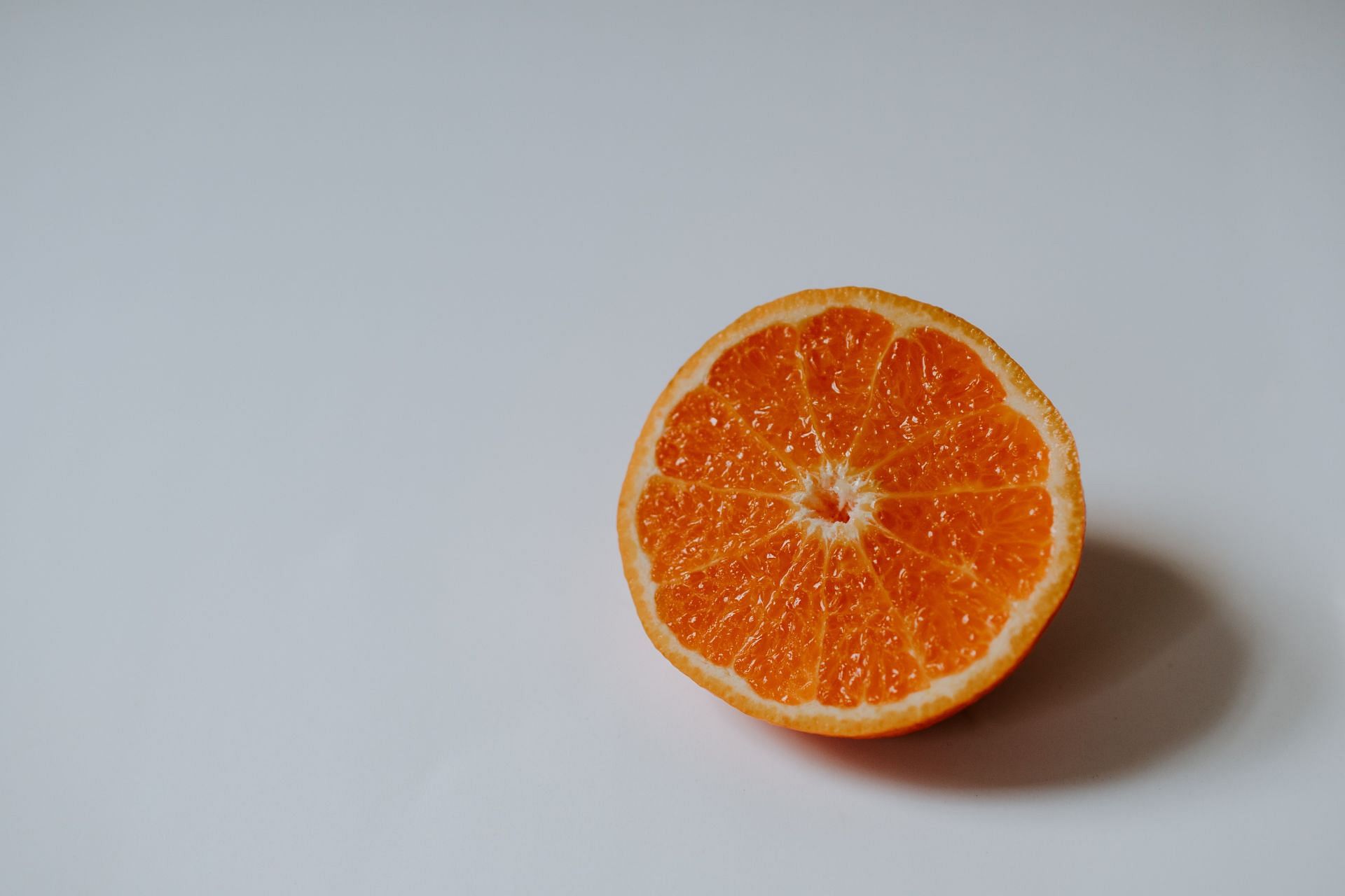 Fruits (Image via Unsplash/Kelly Sikkema)